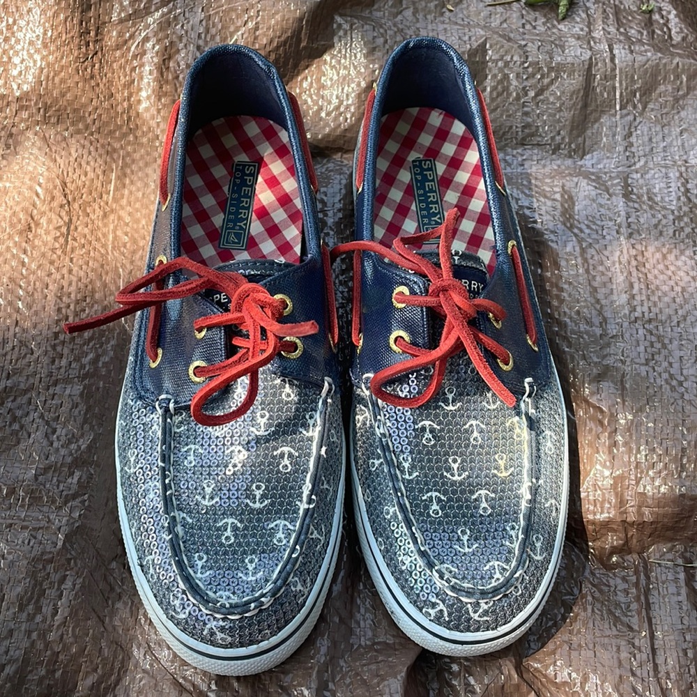 Sperry size 8.5 boat shoes.